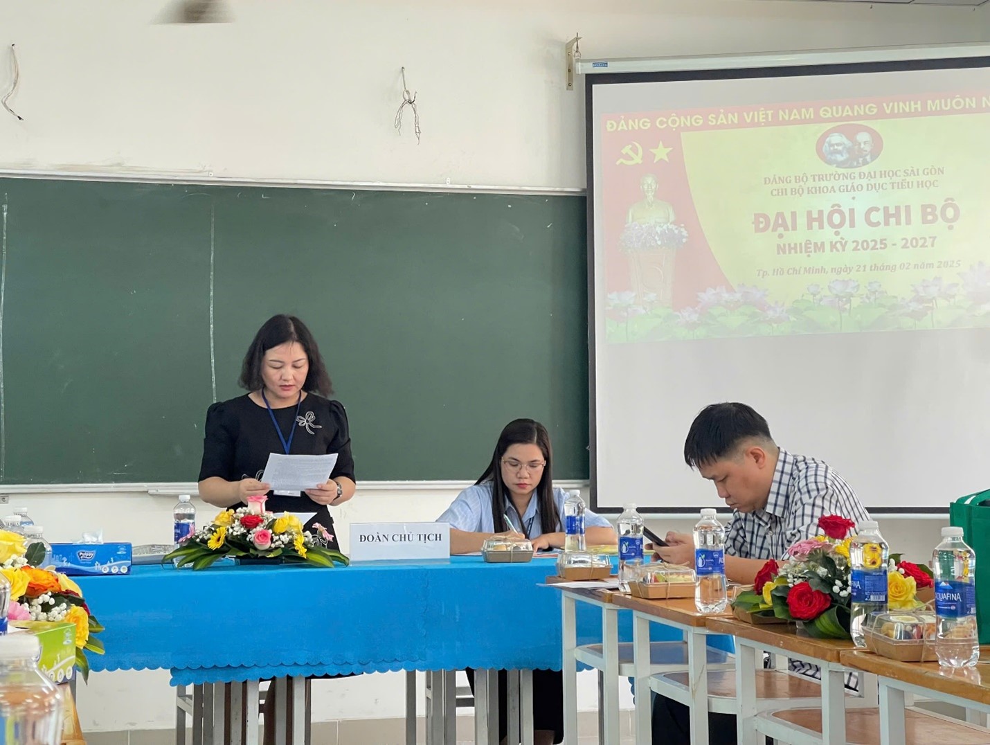 Dai hoi Chi bo GDTH NK 25 27 02